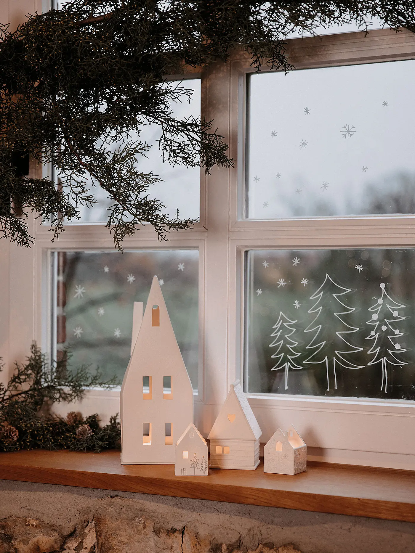 RAEDER | Lichthaus 20cm groß Spitzdach Weiss | 